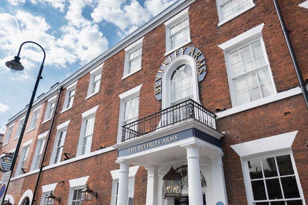 The Beverley Arms Hotel Exterior foto The Berkeley Arms