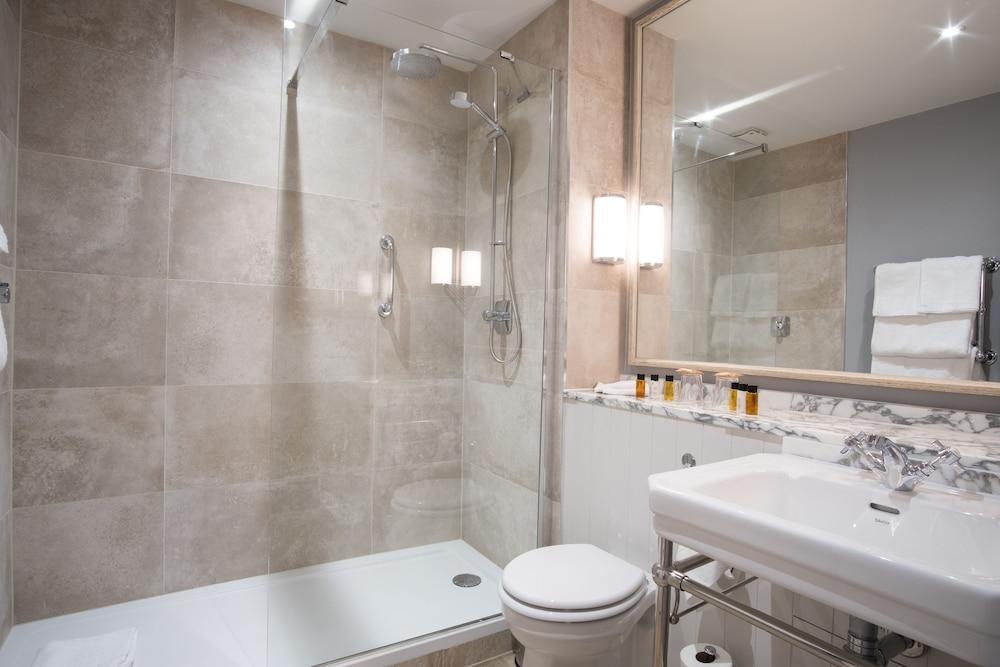 The Beverley Arms Hotel Exterior foto A shower cubicle