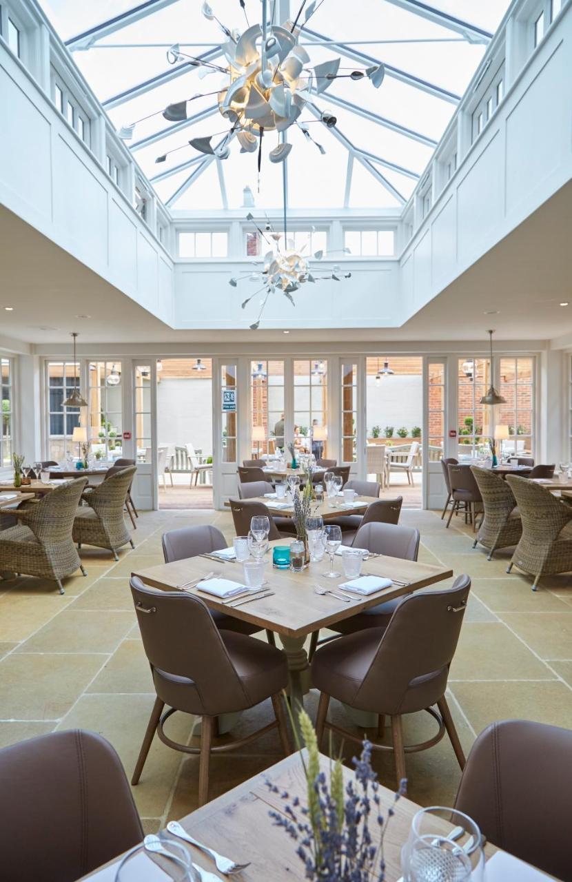 The Beverley Arms Hotel Exterior foto The restaurant at The Mitre