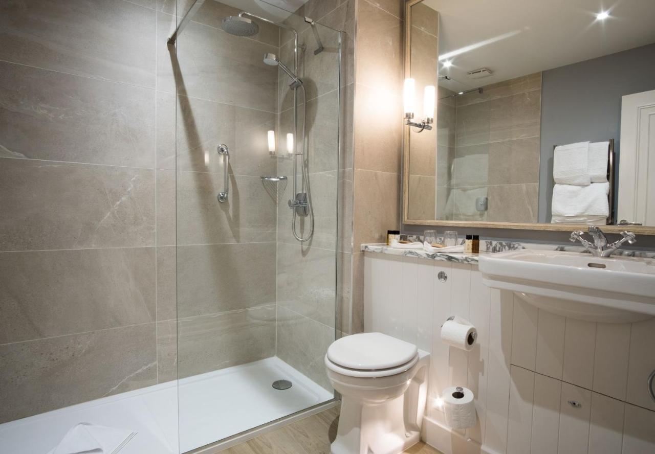 The Beverley Arms Hotel Habitación foto A shower cubicle