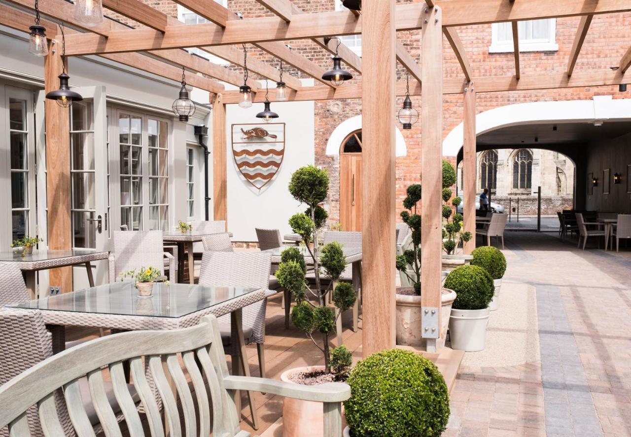 The Beverley Arms Hotel Exterior foto The courtyard at The Swan
