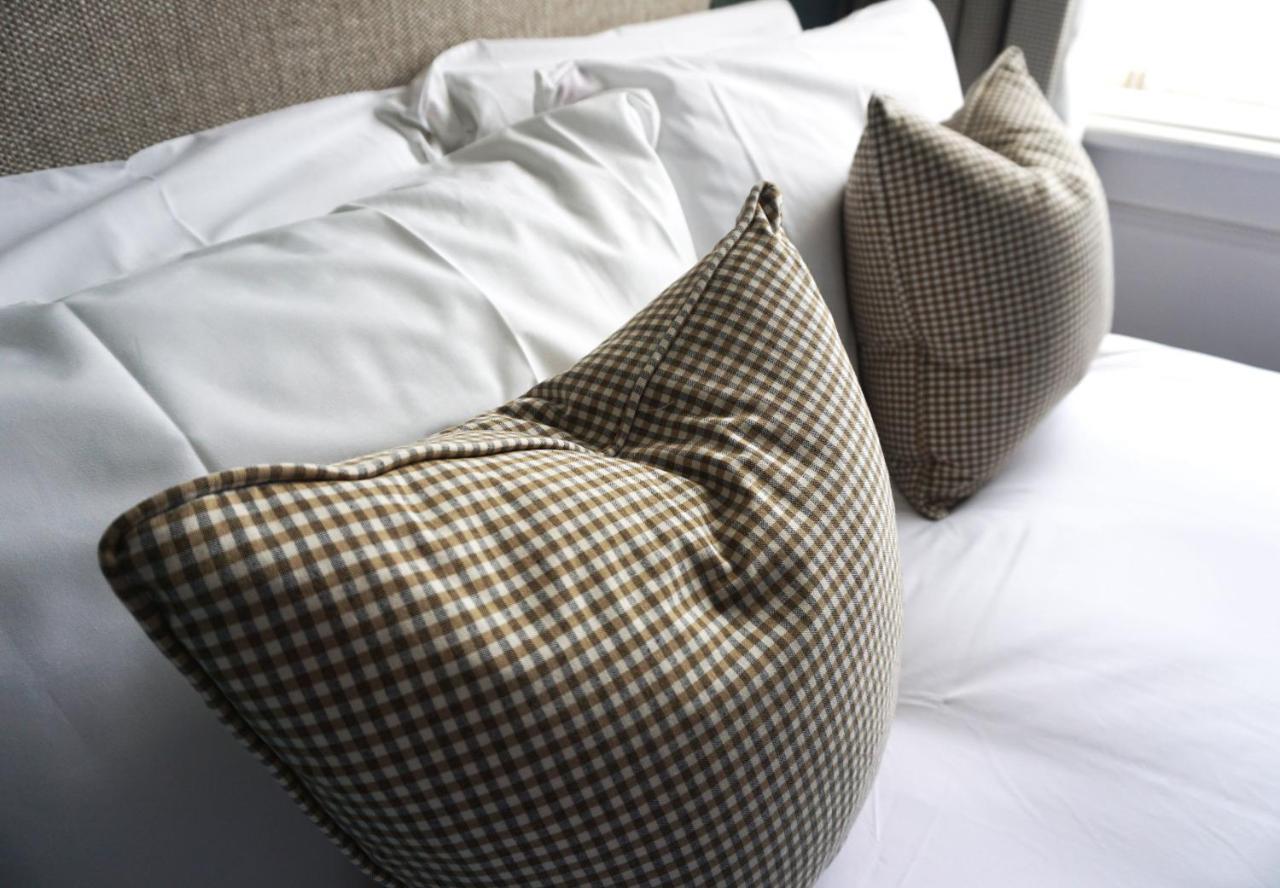 The Beverley Arms Hotel Exterior foto Two cushions