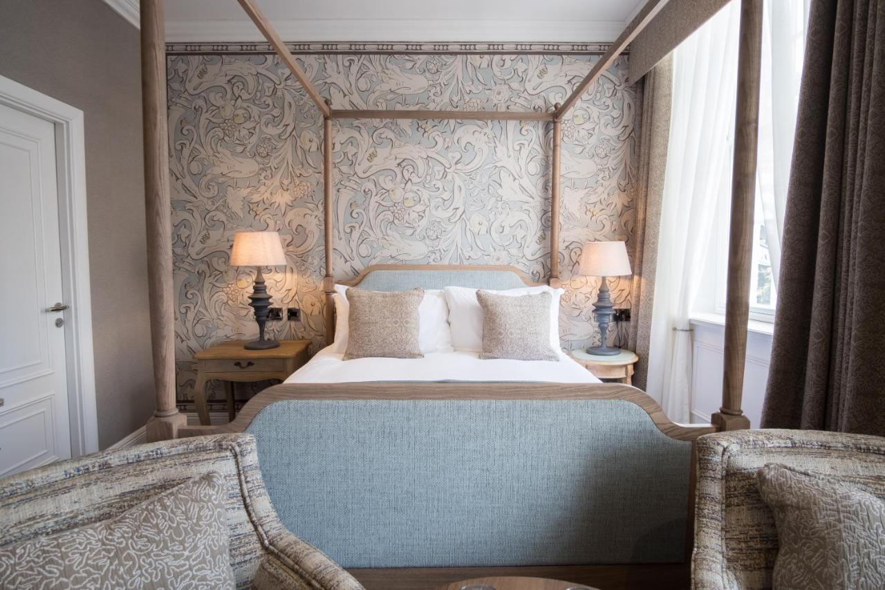 The Beverley Arms Hotel Exterior foto A bedroom at the hotel