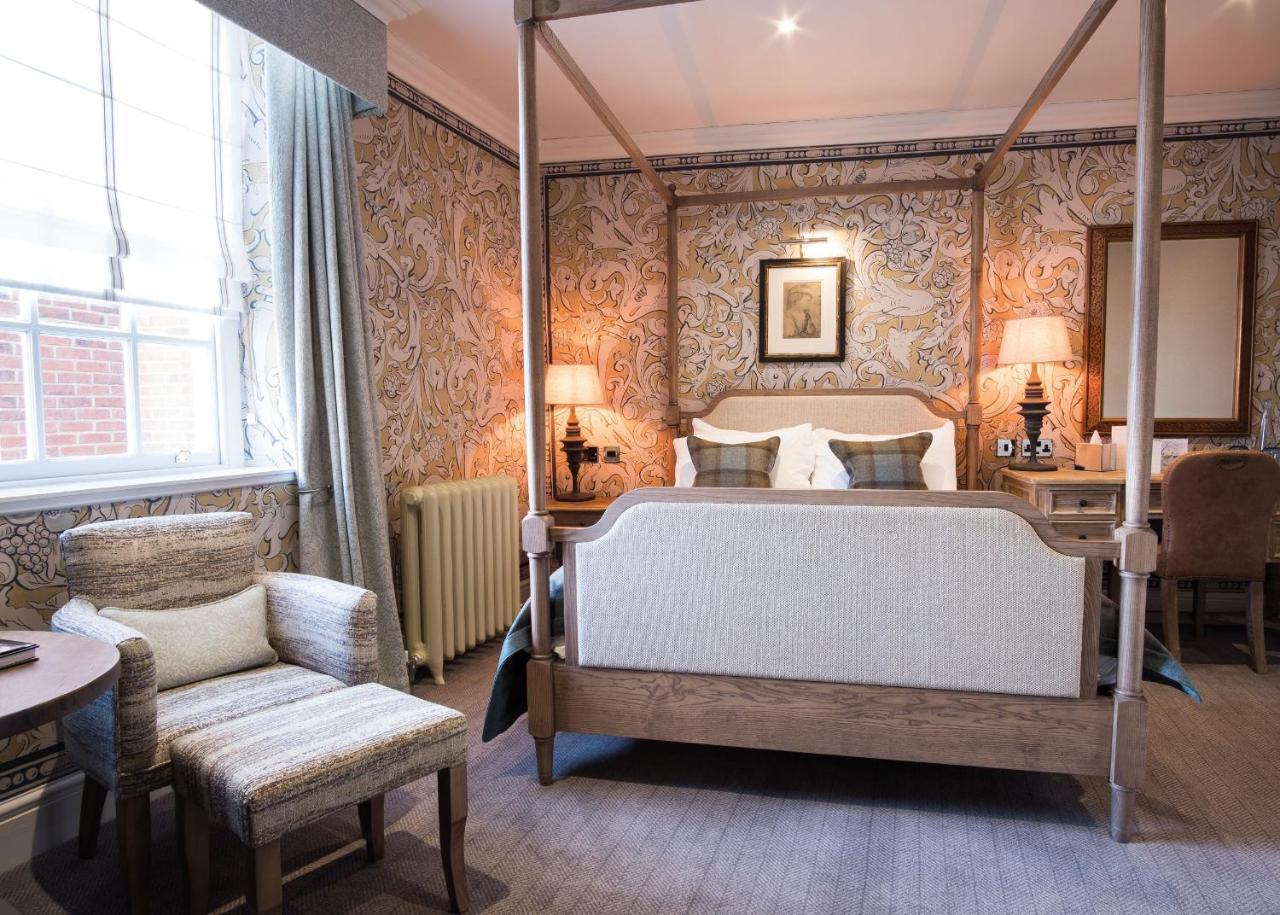 The Beverley Arms Hotel Exterior foto A bedroom at the hotel