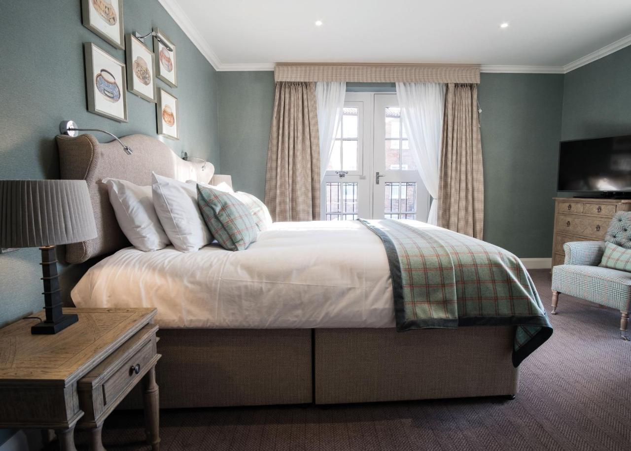 The Beverley Arms Hotel Exterior foto A bedroom at The Old Bank Hotel